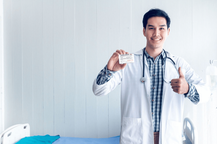 Certified medical examiner providing a cdl medical card houston physical for a commercial vehicle driver.