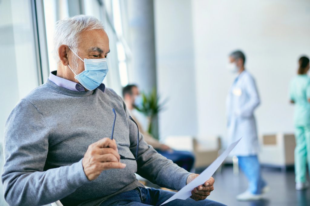 Comfortable and professional waiting room area for drivers visiting a certified FMCSA medical examiner in Houston.